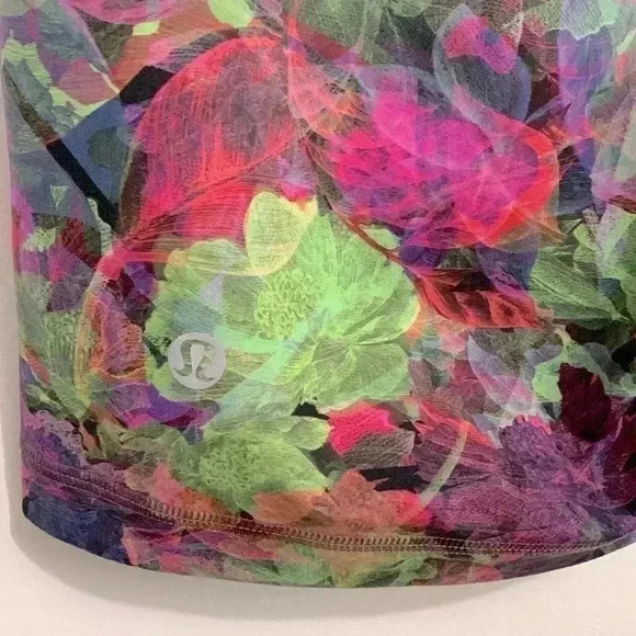 BNWOT Lululemon Women’s Wunder Train High Rise Short 6" size 10 in Vivid  Floral - Picture 4 of 4
